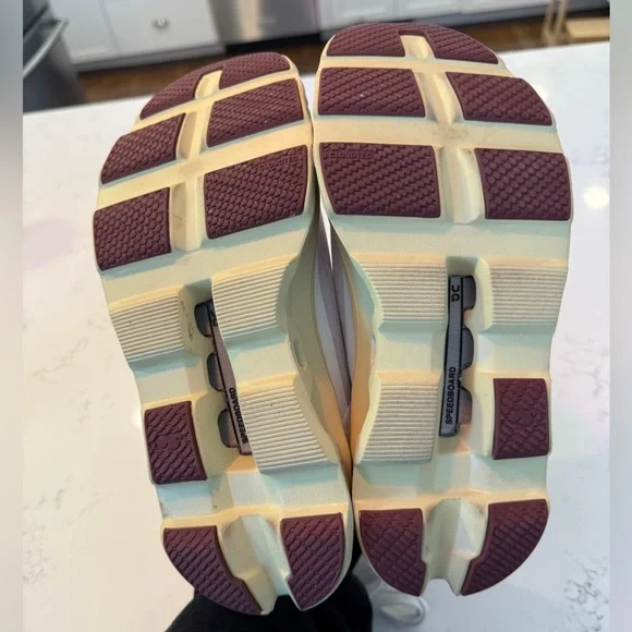 Women’s On Cloud Cloudmonster sneakers Frost/Acacia 9 - Picture 8 of 8